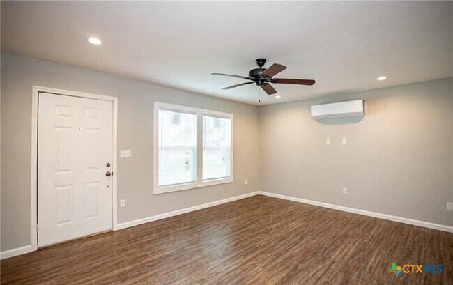 Building Photo - 2003 Woodlawn St