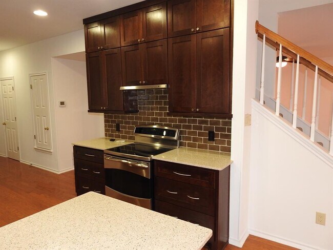 Building Photo - 11207 Crossland Dr
