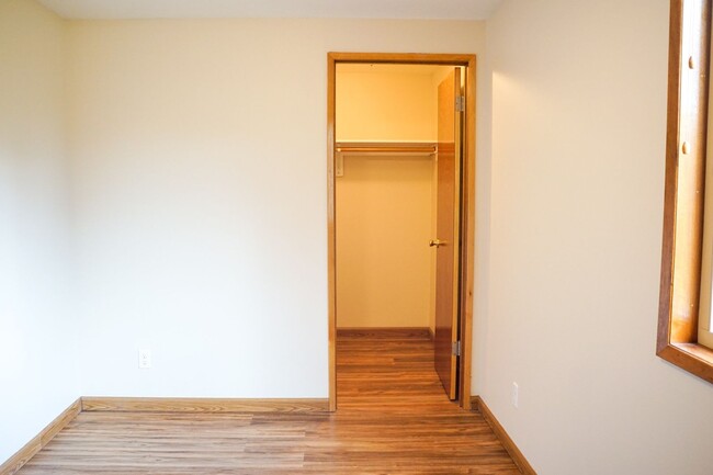Building Photo - Sprawling 2-Story Mid-Century 4-Bed/2-Bath...