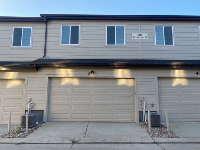Building Photo - Beautiful 3 Bed/2.5 Bath Townhome with Att...