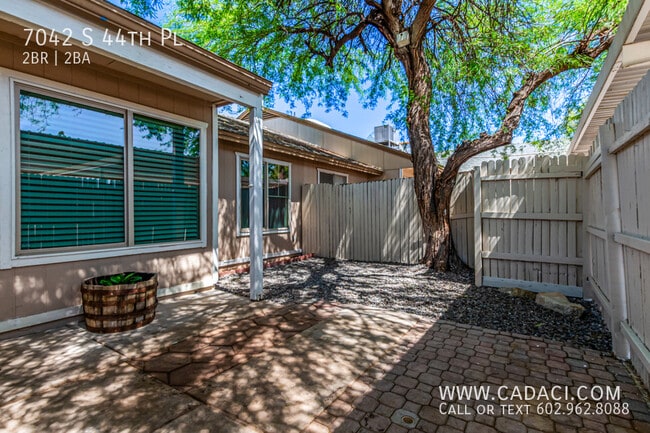 Building Photo - 7042 S 44th Pl