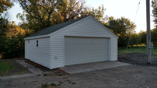 Building Photo - 410 19th Ave N