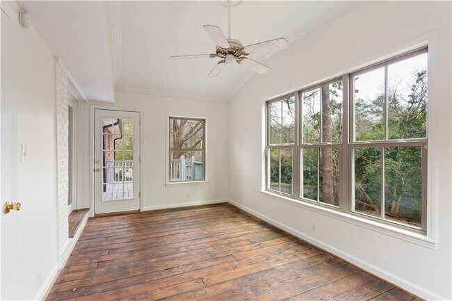 Building Photo - 3623 Lee St SE