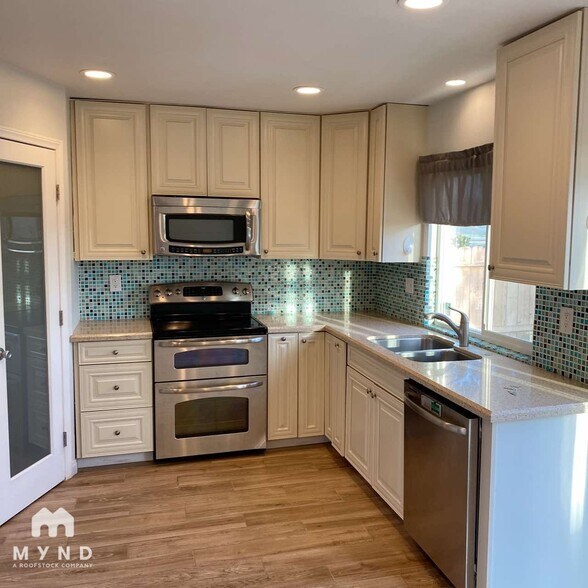 Building Photo - 8239 Water View Ct