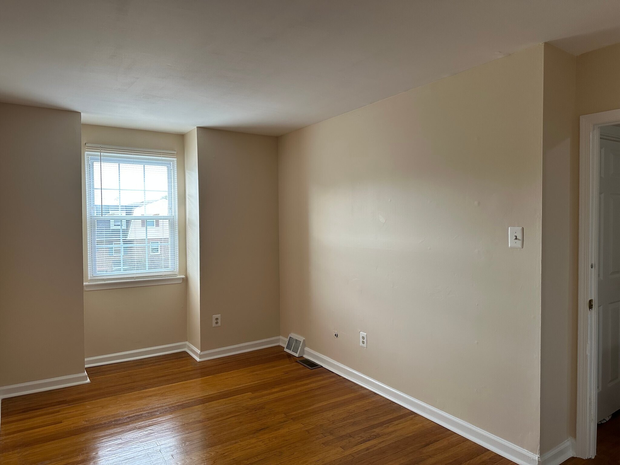 Building Photo - 145 Sutcliffe Ln