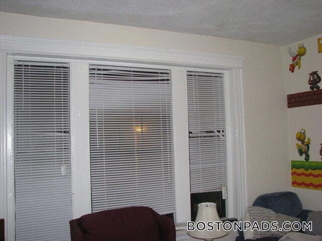 Building Photo - 204 Hemenway St