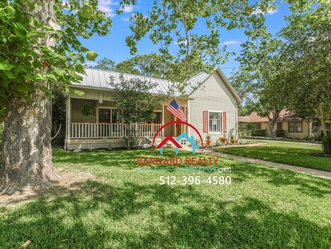 Building Photo - Available Now: 2 Bed/2 Bath in Historic Di...