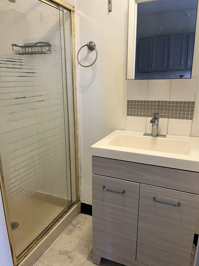 Building Photo - 527 Willow Ave