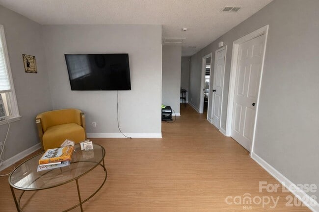 Building Photo - 316 Skyland Ave