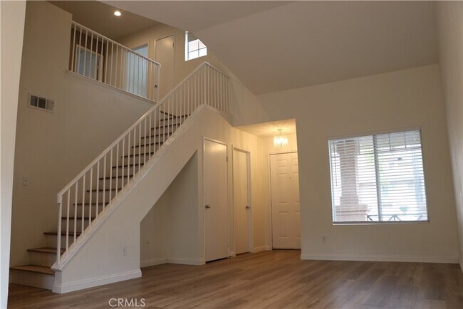 Building Photo - 578 Pointe Vista Ct