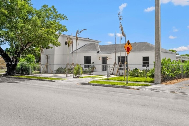 Building Photo - 4746 NW 10th Ave