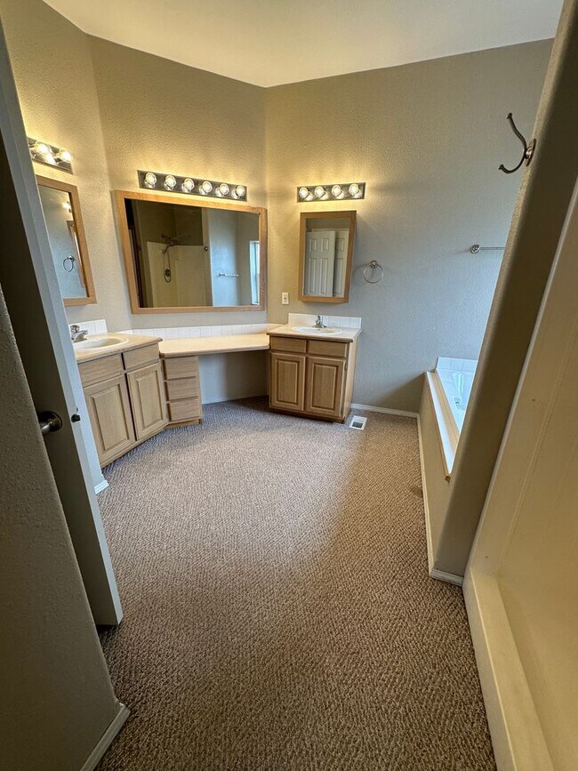 Building Photo - RARE FIND!! Country living with big shop o...