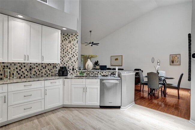 Building Photo - 1632 SW Harbour Isles Cir