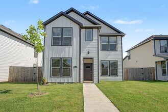 Building Photo - Amazing 3 Bedroom - 3.5 Bathroom in Fayetteville!