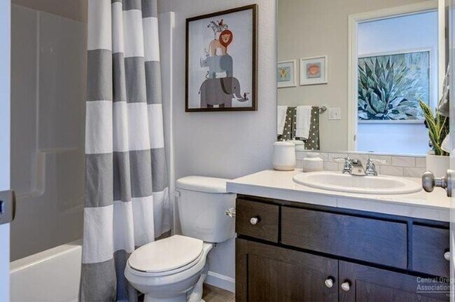 Building Photo - Newer SE 3 Bdrm House, All Appliances incl W/D, Air Cond, Community Pool, Double Garage