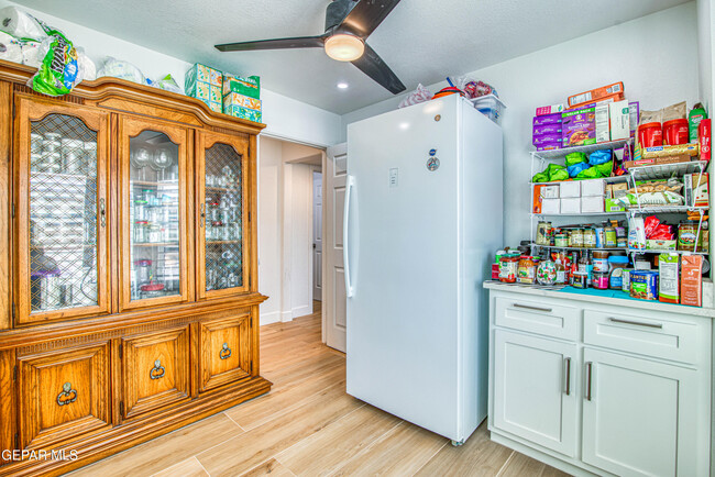 Building Photo - 6205 Brisa Del Mar Dr