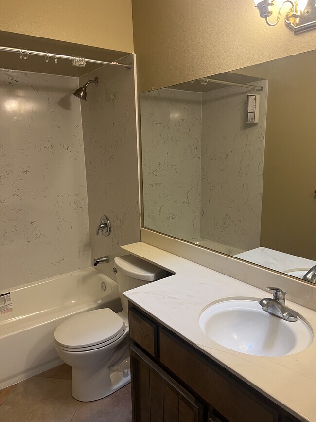 Building Photo - 6560 Oakcreek Way