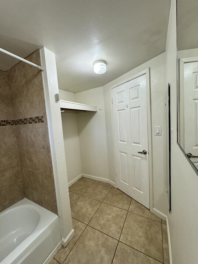 Building Photo - 2014 N 16th Ave