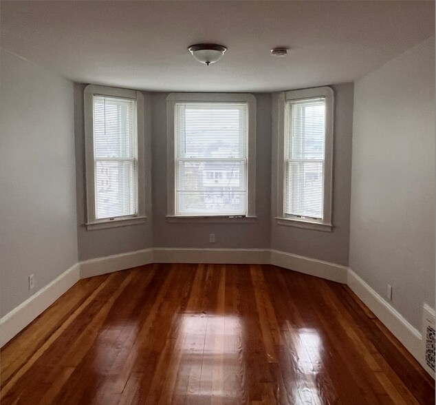 Building Photo - 69 Homer St