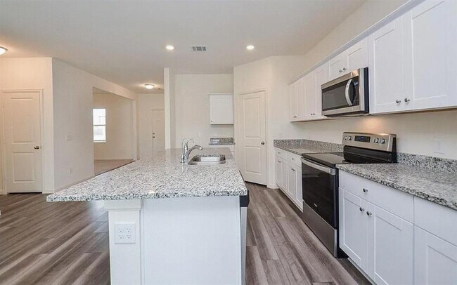 Building Photo - 1000 Lacebark Ln