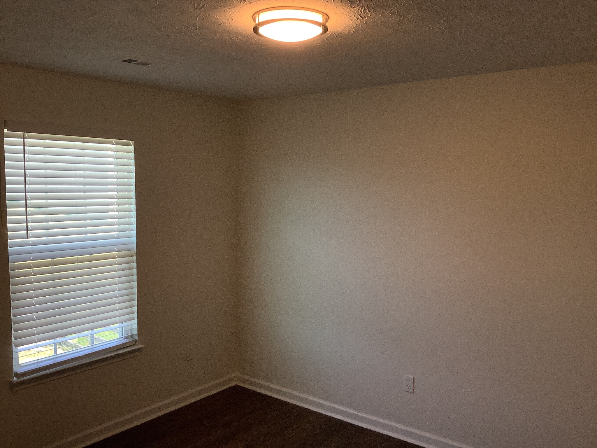Building Photo - 5283 River Ridge Dr