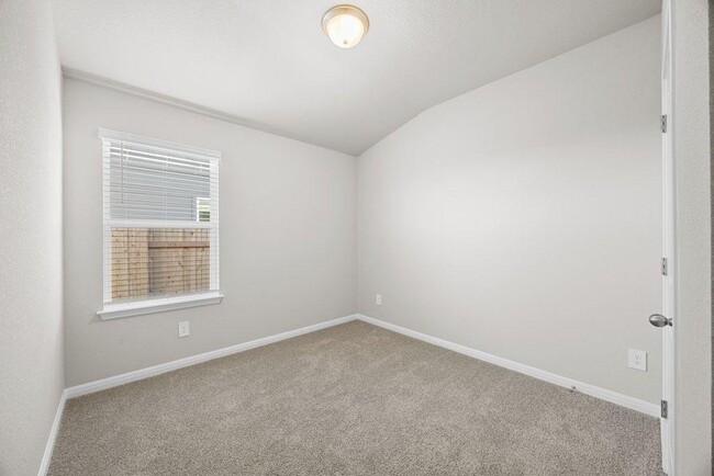 Building Photo - 140 Honey Bee Rd