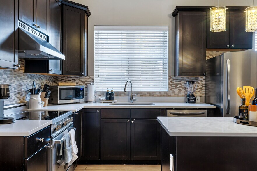 Building Photo - 816 S Negley Ave