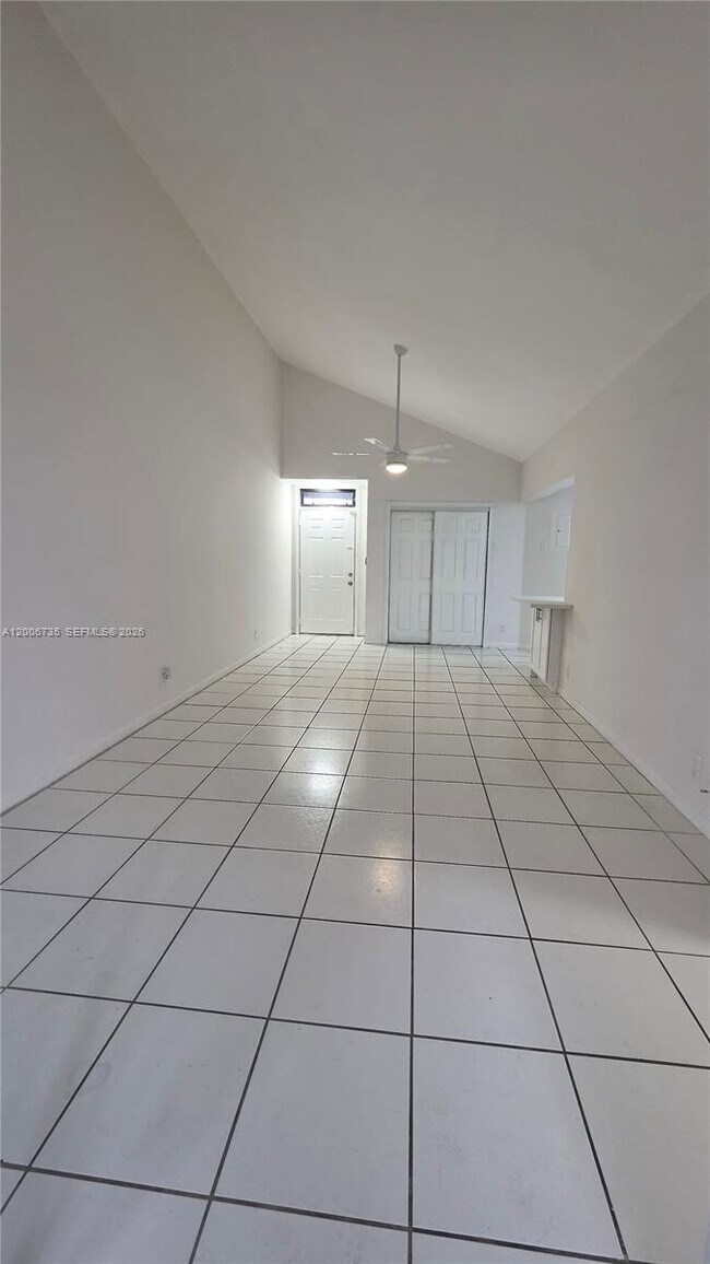 Building Photo - 216 Lake Pointe Dr