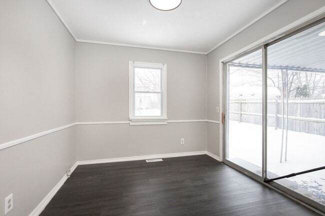 Building Photo - NEWLY RENOVATED! 3-BED, 1 BATH BEAUTIFUL  SINGLE- FAMILY HOME IN MAPLE HEIGHTS!