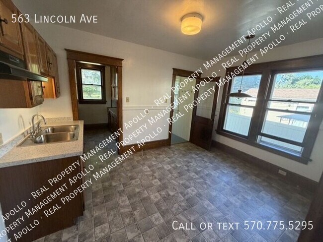 Building Photo - 563 Lincoln Ave