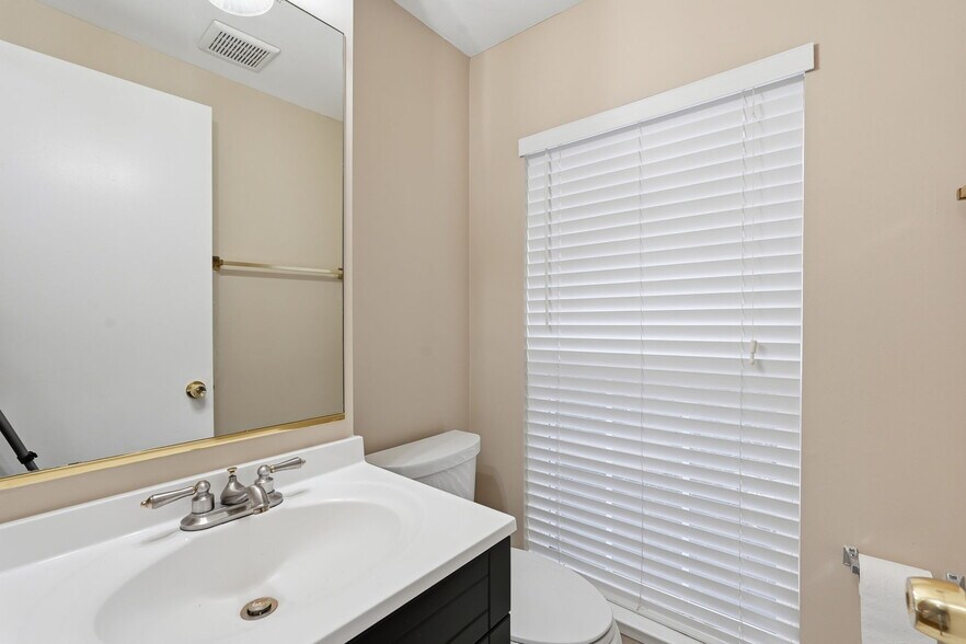 Building Photo - 8074 Sebon Dr