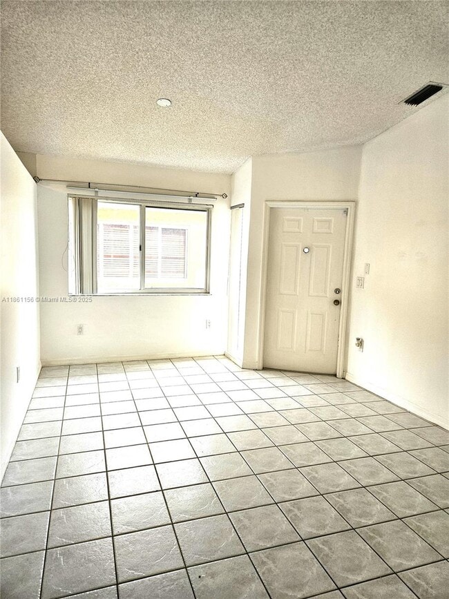Building Photo - 405 Kelly Ln