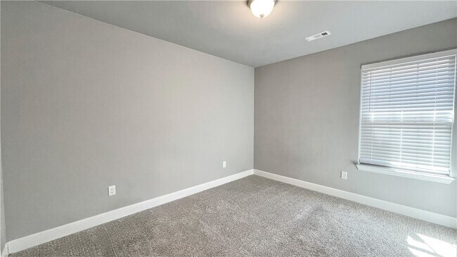 Building Photo - 1702 S K Pl