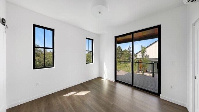 Building Photo - New Construction - 2 Bed 3 Bath - High-Eff...