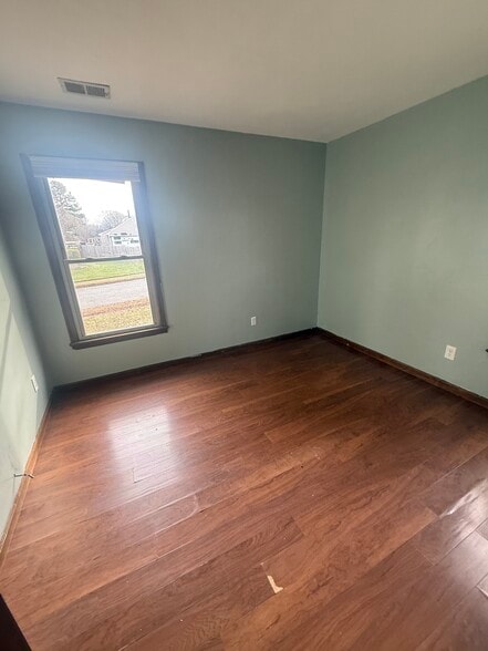 Building Photo - 2552 Roundtree Cir