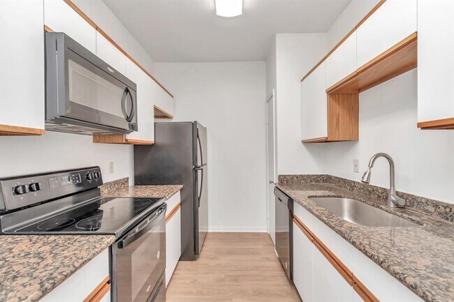Building Photo - 9800 Pagewood Ln