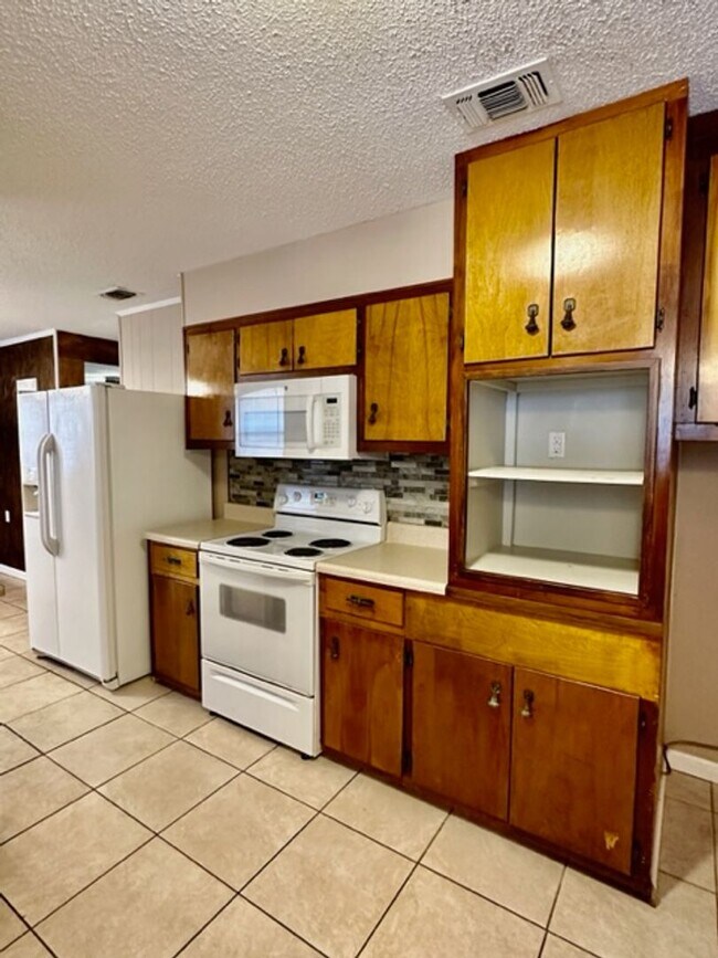Building Photo - Spacious 3 Bedroom Duplex for Rent in Nice...