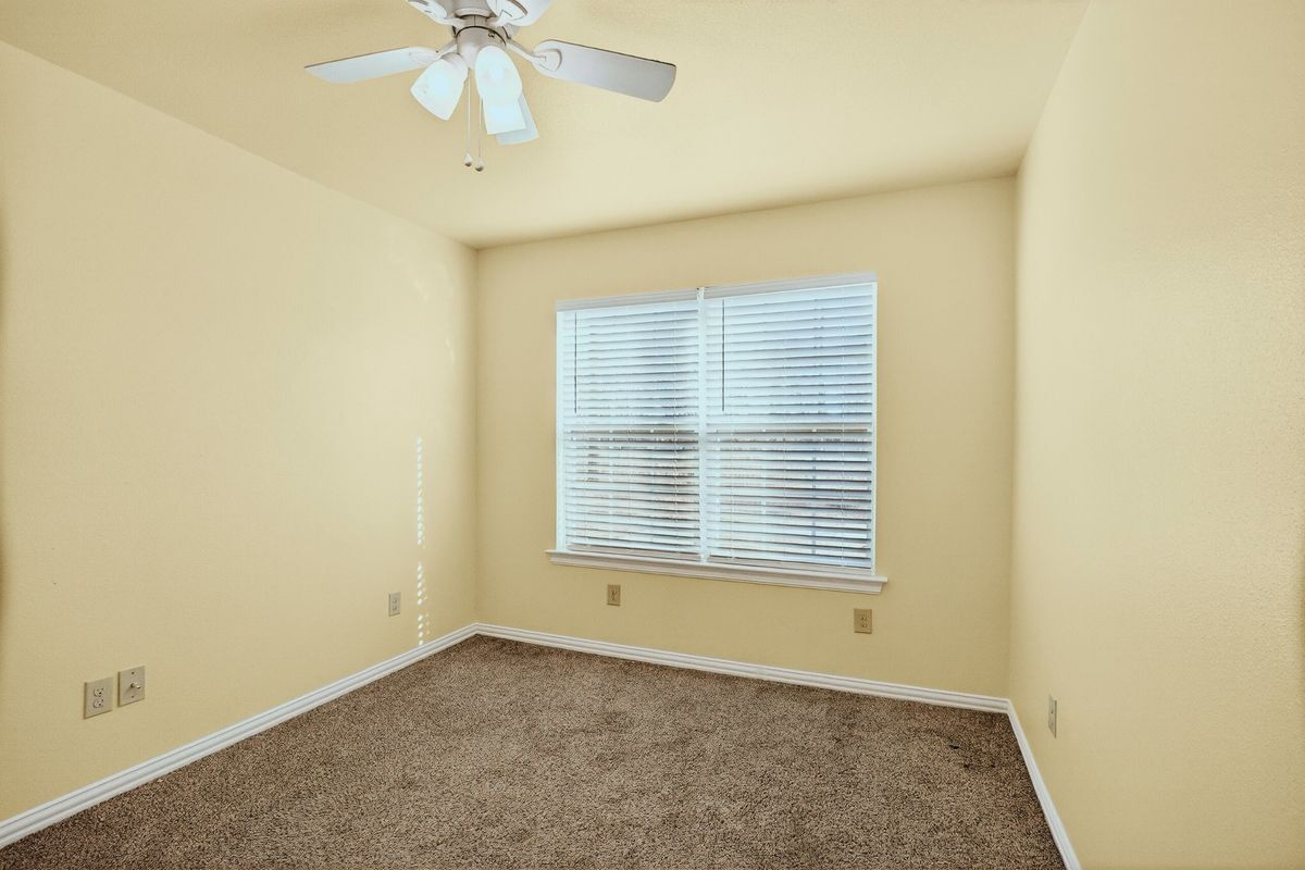 Building Photo - 1716 S Waco St