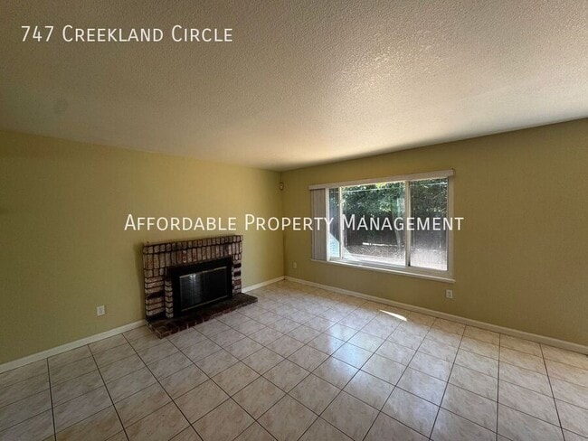 Building Photo - 747 Creekland Cir