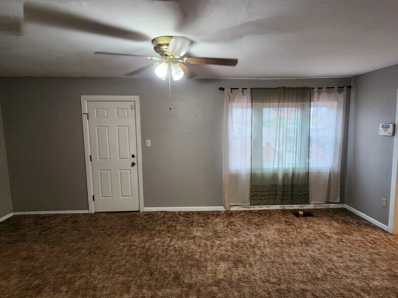 Building Photo - 205 Cedar St