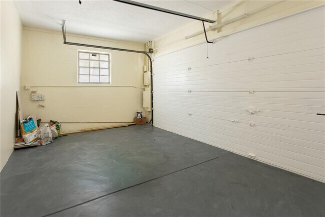 Building Photo - 4701 N Habana Ave