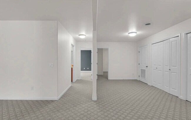 Building Photo - 10365 Rd 5.6 NE