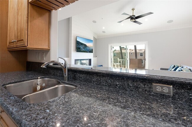 Building Photo - 1516 Pacific Coast Hwy