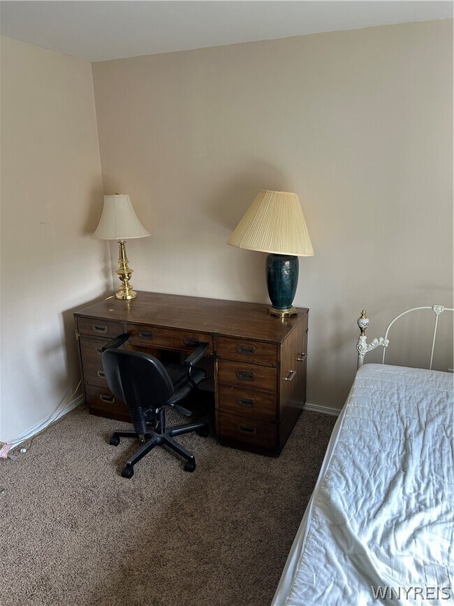 Building Photo - 307 Cayuga Rd