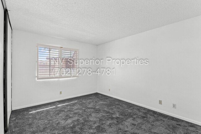 Building Photo - SW!! Spring Valley!! Single Story!!! Covered Patio!!! Fire Place!! Pet Friendly!!! Community Park...