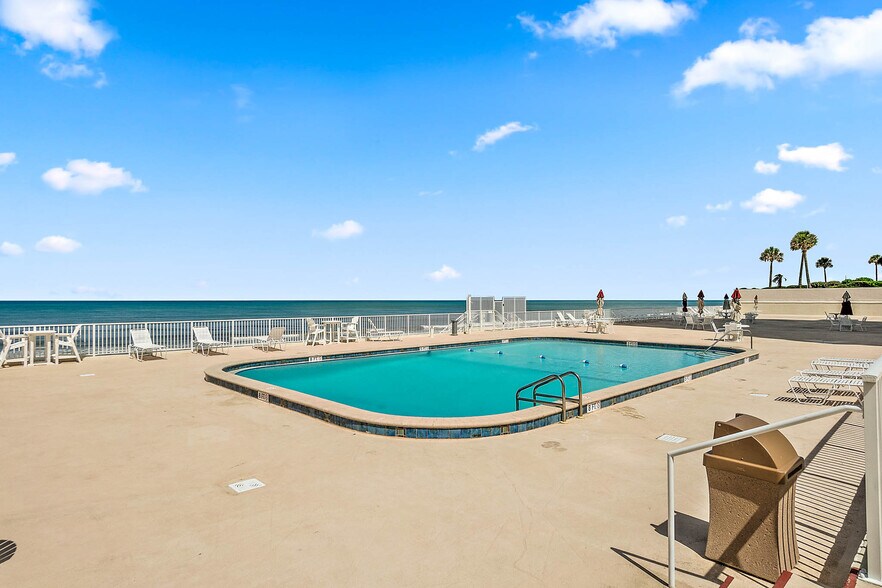 Expansive pool deck - 2947 S Atlantic Ave