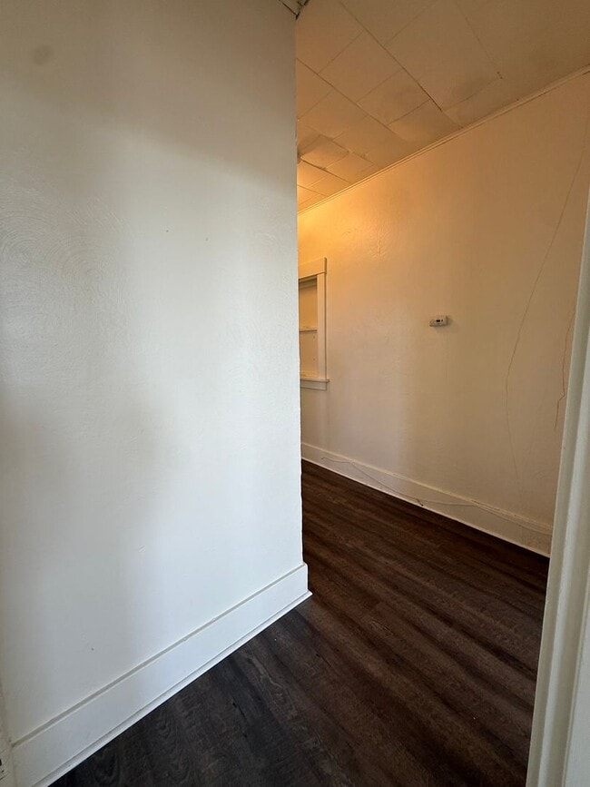 Building Photo - 401 Lincoln