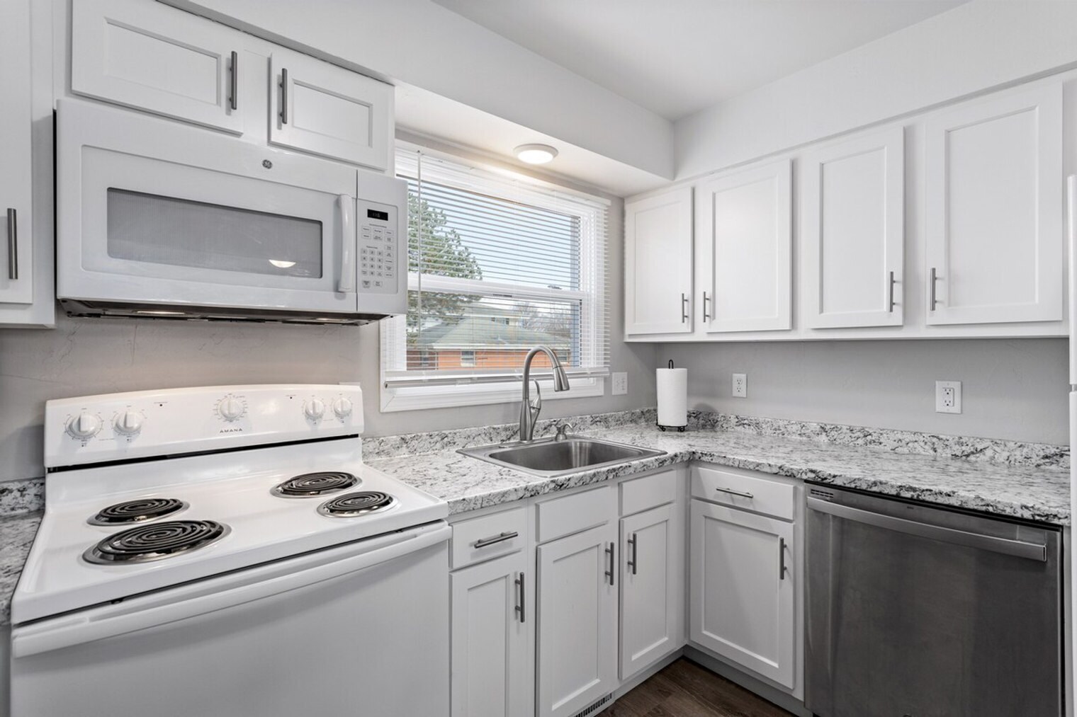 Building Photo - 928 W Browning St