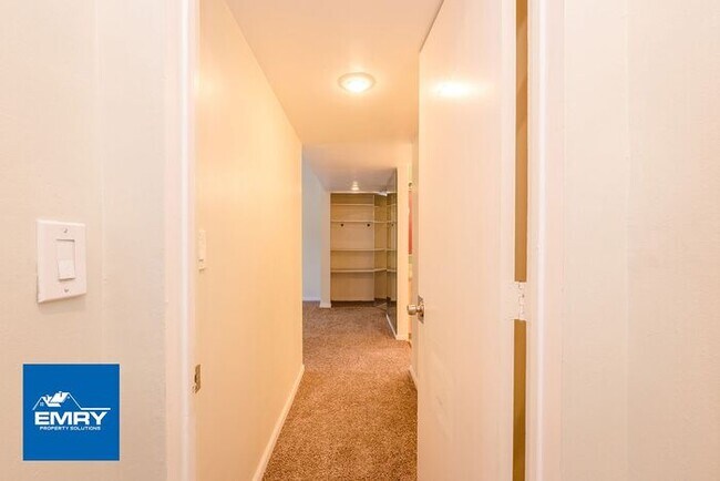 Building Photo - Beautiful 2 Bedroom, 2 Bathroom Condo In C...