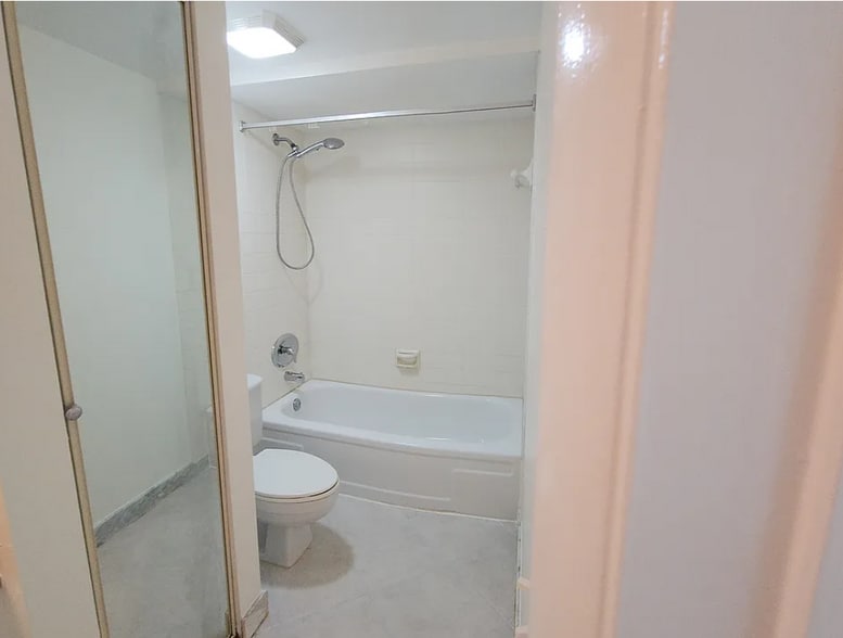 Building Photo - 306 3rd Ln